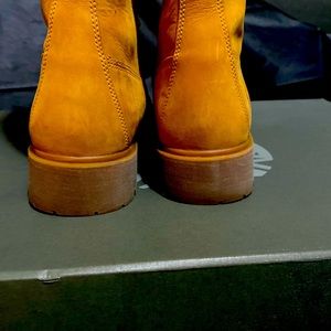 Women’s high top Timberlands